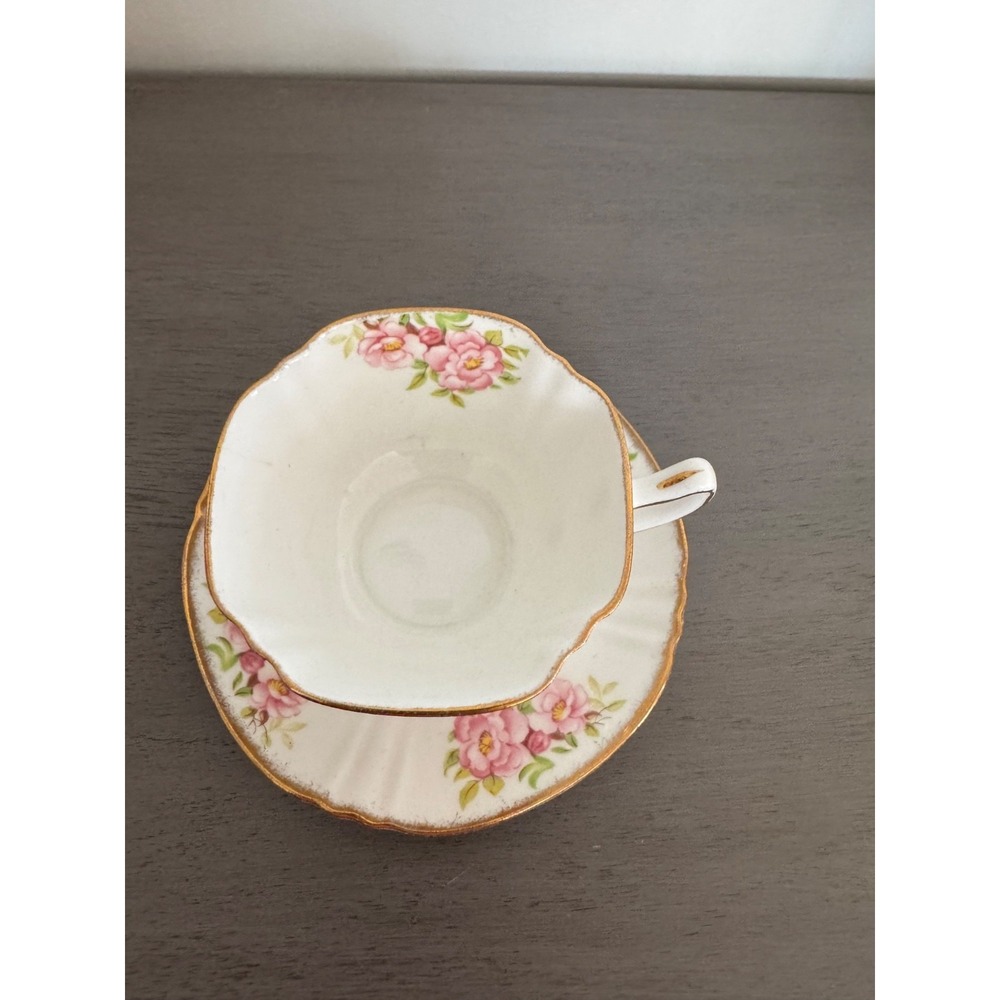 Vintage Queen Anne Floral Teacup & Saucer, England - Picture 2 of 4